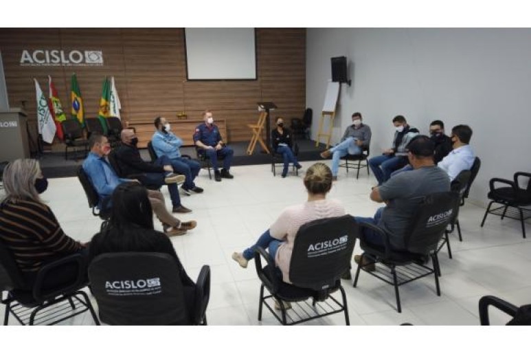 Capa notícia Empres&aacute;rios e &oacute;rg&atilde;os fazem discuss&atilde;o sobre uso e regulamenta&ccedil;&atilde;o do servi&ccedil;o de moto entregador