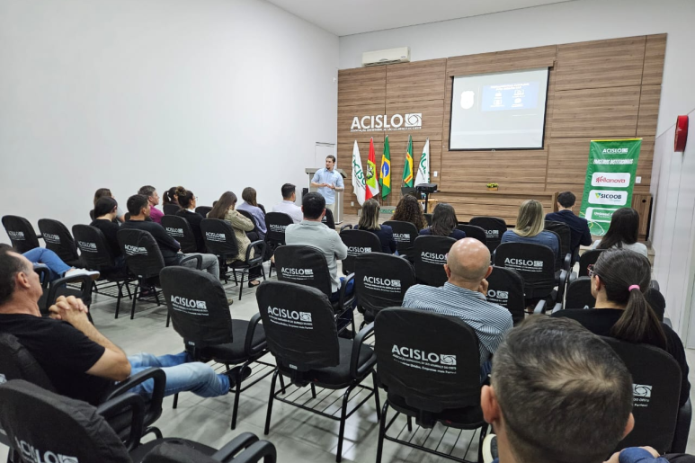 Capa notícia Reunião informativa discute como se proteger de golpes utilizando dados pessoais e tecnologia